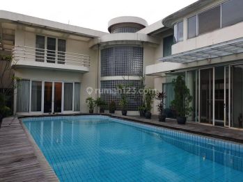 Rumah Kokoh 2 Lantai di Pondok Indah Lokasi Tenang