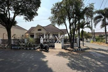 Rumah Luas di Bunga-bunga dekat Kalpataru, Lowokwaru Malang