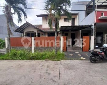 Dijual Rumah Seken Bagus 2 Lantai Dalam Komplek Harga Miring