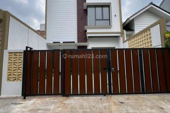 Rumah Modern Mewah di Bsd Nusaloka