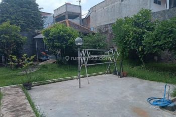 Rumah Luas terawat di Sayap Buah Batu