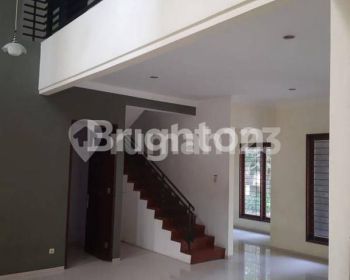 RUMAH 2 LANTAI PINGGIR JALAN BINTARO JAYA SEKTOR 8 TANGERANG SELATAN