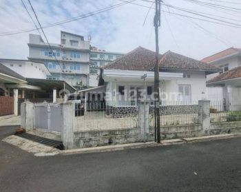 Dijual Rumah Klasik Heritage Cocok Untuk Cafe Tengah Kota di Sayap Riau