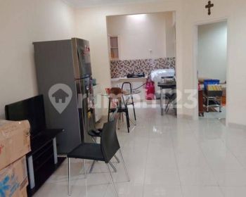 Di jual townhouse taman Paris lantai bawah lippo karawaci tangerang