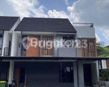 di kan rumah baru mewah dan modern Full furnished di basuki rahmat