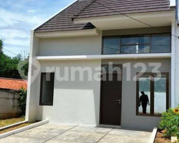 Rumah hook 2 lantai luas di jatimurni bekasi