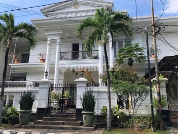 Rumah 2 lantai mewah luas tanah 323m2 luas bangunan 500m2 5 kamar tidur Bagus di