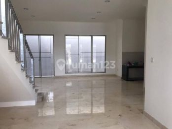 Rumah di Golf Island Cluster Piano 2 Lantai Siap Pakai