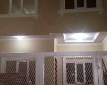 Dijual Rumah Jelek Tua hitung Tanah saja, masuk gang,10 meter dari Jalan Raya