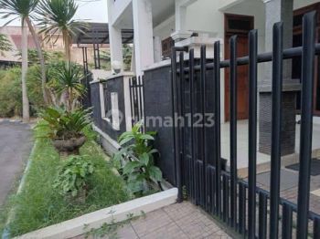 Rumah 2 Lantai Asri Dan Nyaman Villa Melati Mas Tangerang Selatan