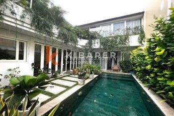 Wonderful Three Bedroom Enclosed Living Room Villa Situated In Berawa Available