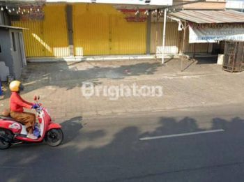 KEDUNGMUNDU RUKO 2 LT STRATEGIS JALAN RAYA SIAP PAKAI SEMARANG TIMUR