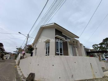 Rumah Siap Huni Posisi Hook di Sariwangi Bandung Utara