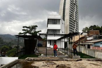 Ruang Usaha Dengan Taman Luas di Daerah Dago Atas Bandung