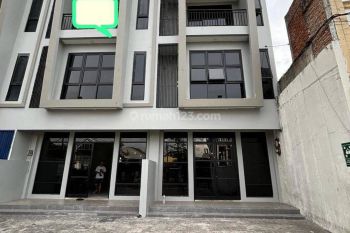 Ruko gandeng 3,5 lantai di Tebet dalam utara