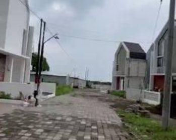 Rumah Villa 2 Lantai Dekat Kampus UB Malang