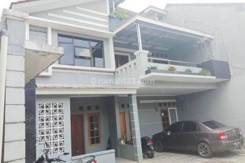 Rumah Hunian Dengan 13 Kamar Kost Aktif di Jalan Raya Area Cipayung Jakarta