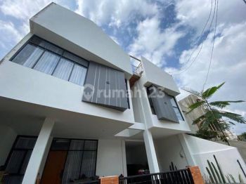 RUMAH + KOLAM RENANG di Lembang Setiabudi Ledeng Pondok Hijau Cipaku