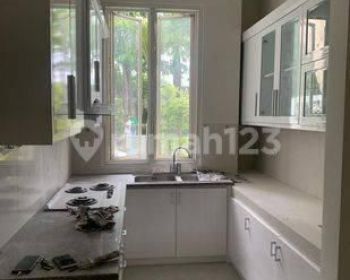Rumah di Taman Puspa Raya SHM Sudah Renovasi