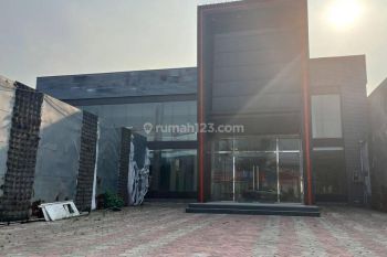 Bangunan Komersil Ex Showroom Pinggir Jalan Raya Kelapa Dua Tangerang