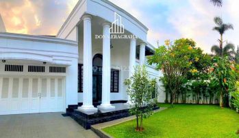 Modern Classic House 5 Minutes From Jis In Pondok Indah, Jaksel
