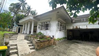 Rumah di lokasi strategis, cocok untuk usaha klinik kecantikan, salon atau