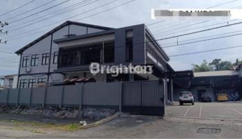 GEDUNG STRATEGI DUA LANTAI DI KAWASAN GUNUNG MALANG