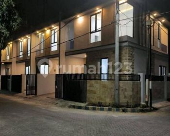 Jual rumah di Simpang Darmo Surabaya! Harga nego