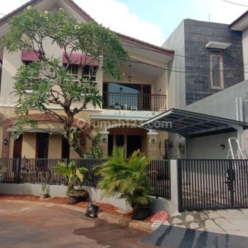 Rumah bagus  siap huni sudah renovasi kamar banyak di Bintaro j