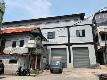 Hot Item Gudang, di Jl. Pangeran Jayakarta, Pinangsia, Tamansari