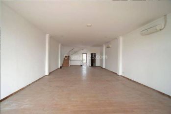 Dijual ruko 3lt lokasi strategis di Bangka Raya Kemang