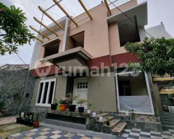 Rumah Besar di Duren Sawit Depan Bkt