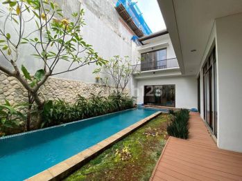 Beautiful Modern House With Pool In Pondok Indah Area