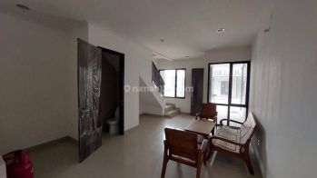 DISEWAKAN Rumah Milenial 4,5x15 di PIK 2 Baru Siap Huni 2 Lantai Termurah