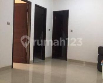 Dijual Rumah Cilandak. Akses Fatmawati Dan TB Simatupang. Siap Huni. Kamar Utama