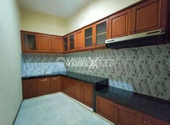 Rumah Secondary Murah LT 202 Meter Posisi Hook Dalam Perumahan Villa Dago
