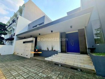 Rumah 2 lantai ada Privet Pool tanah luas di gading serpong