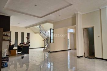 Rumah Semarang Tengah 2 Lantai Dekat Simpang Lima