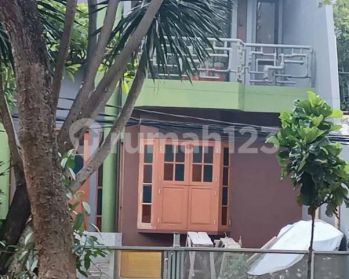 Rumah Bagus Strategis Semi Furnished di Lebak Bulus Jakarta Selatan