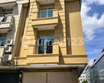 Ruko di Pusat Kota Bekasi, Bekasi 220 m Sudah Renovasi Sertifikat Hak Milik