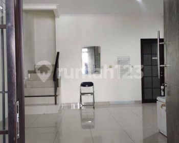 Sewa rumah green village 2 lantai dengan harga termurah