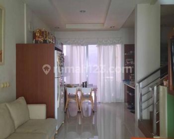 Rumah Bagus Minimalis 2,5 lantai di Sentra Kelapa Gading. TURUN HARGA