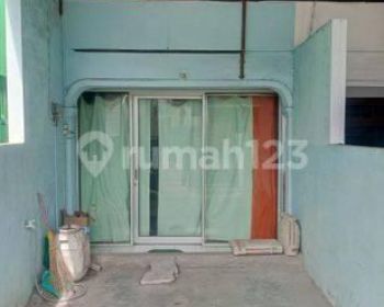 Rumah Second Plus Ruang Usaha Aktif di Pasar Kliwon