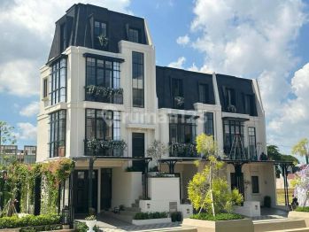 Rumah Britanian 3 Lantai 4 kamar di Grand Duta Garden