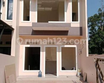 Dijual Rumah Cantik 2lantai Siap Huni di Citra Raya Tangerang