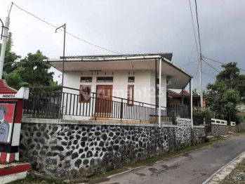 Rumah dan Furniture  ( dalam nya)
Karangpandan Dekat amanah resto
