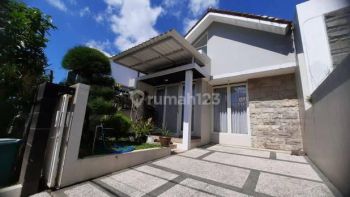 rumah cantik di perum austinville malang