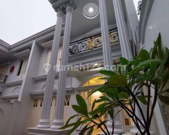 Rumah klasik dengan privat pool di pesanggrahan Jak sel