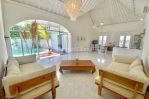 thumbnail-beautiful-3-bedrooms-villa-near-berawa-beach-bali-5