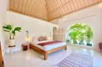 thumbnail-beautiful-3-bedrooms-villa-near-berawa-beach-bali-0